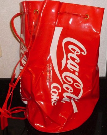 9681-1 € 6,00 coca cola badtas plastic H48cm doorsnee 26cm